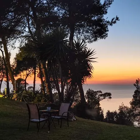 Beachside Haven, Poolside Serenity & Sunset Magic Willa