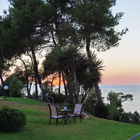 Beachside Haven, Poolside Serenity & Sunset Magic Kalandra