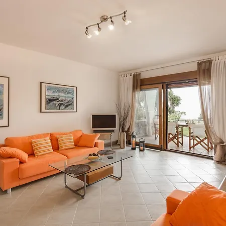 Beachside Haven, Poolside Serenity & Sunset Magic Villa *