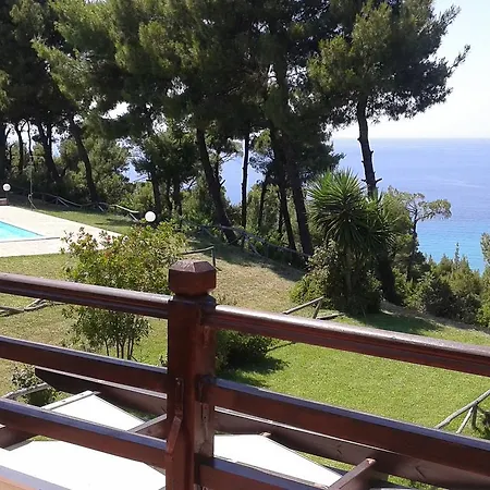 Beachside Haven, Poolside Serenity & Sunset Magic Kalandra